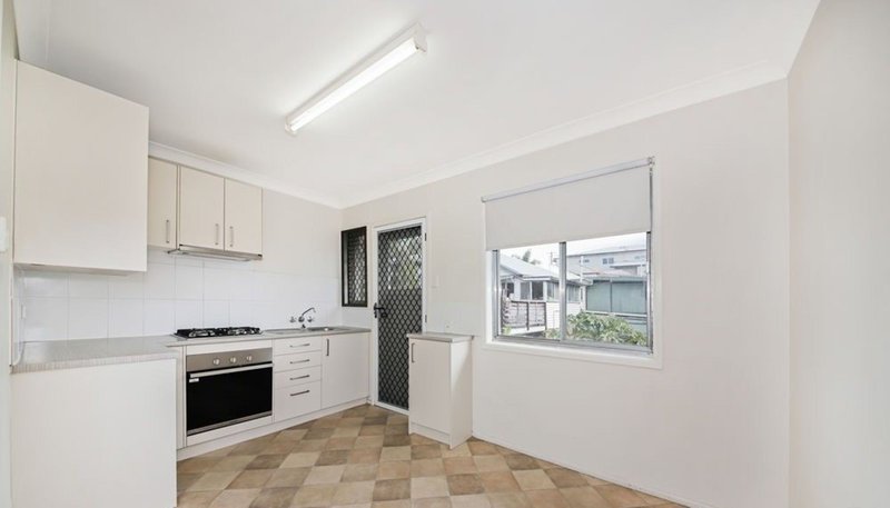 Photo - 3/16 Ovendean Street, Yeronga QLD 4104 - Image 3