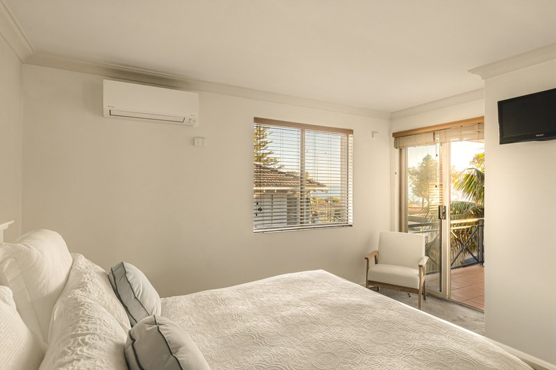 Photo - 3/160 West Coast Drive, Sorrento WA 6020 - Image 1
