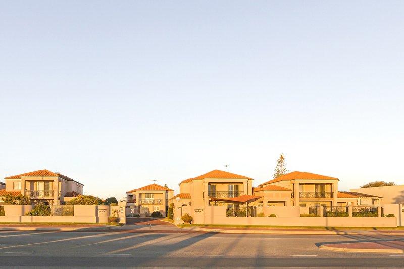 Photo - 3/160 West Coast Drive, Sorrento WA 6020 - Image 4