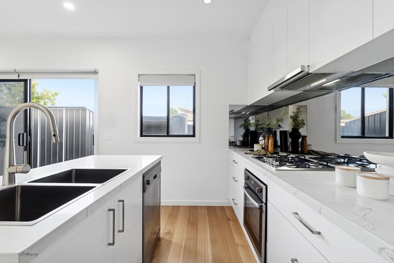 Photo - 3/165 Rathcown Road, Reservoir VIC 3073 - Image 5