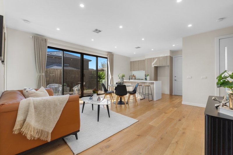 Photo - 3/17 Hillcrest Avenue, Chadstone VIC 3148 - Image 3