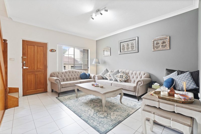 Photo - 3/17 Lagonda Drive, Ingleburn NSW 2565 - Image 5