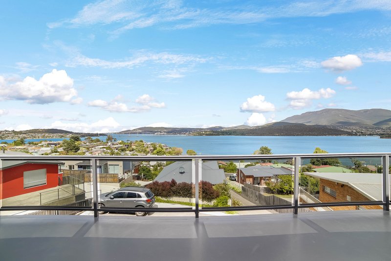 Photo - 3/176 Derwent Avenue, Lindisfarne TAS 7015 - Image 3