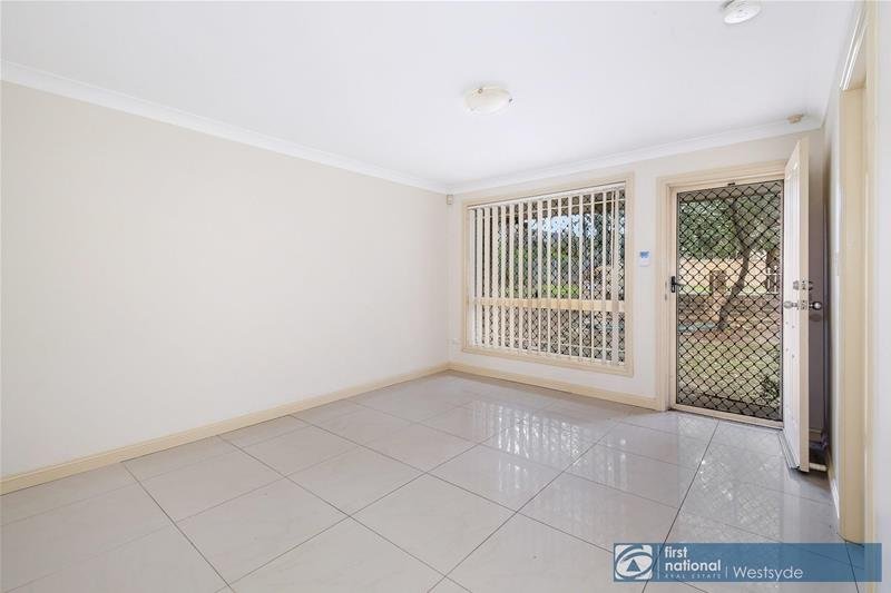 Photo - 3/18 Belinda Place, Mays Hill NSW 2145 - Image 2