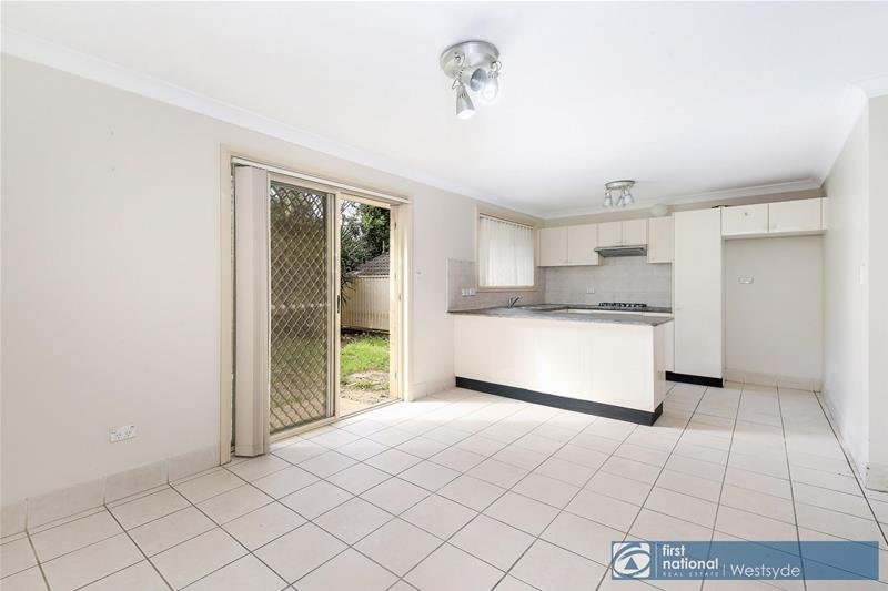 Photo - 3/18 Belinda Place, Mays Hill NSW 2145 - Image 3