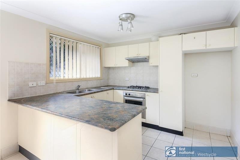 Photo - 3/18 Belinda Place, Mays Hill NSW 2145 - Image 4