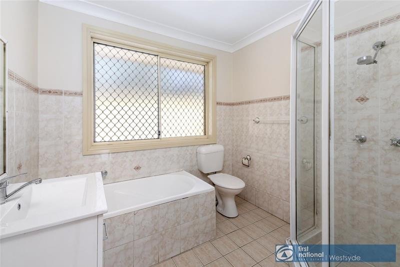 Photo - 3/18 Belinda Place, Mays Hill NSW 2145 - Image 7