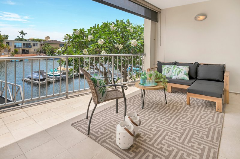 Photo - 3/18 Canal Avenue, Runaway Bay QLD 4216 - Image 10