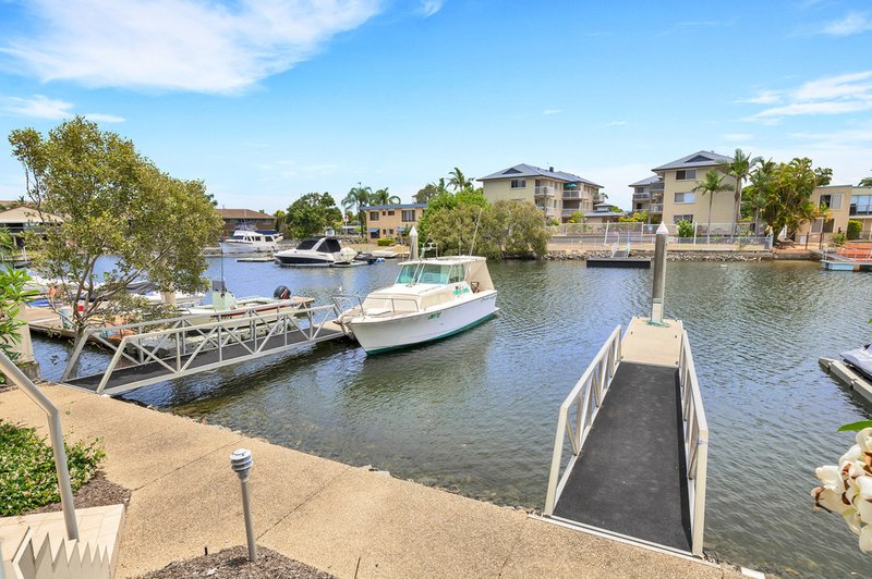 Photo - 3/18 Canal Avenue, Runaway Bay QLD 4216 - Image 14