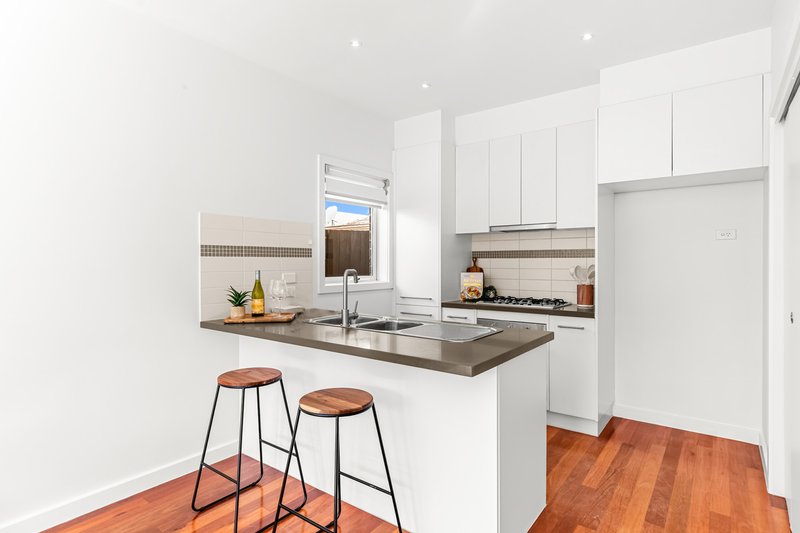 Photo - 3/18 Marigold Avenue, Altona North VIC 3025 - Image 5