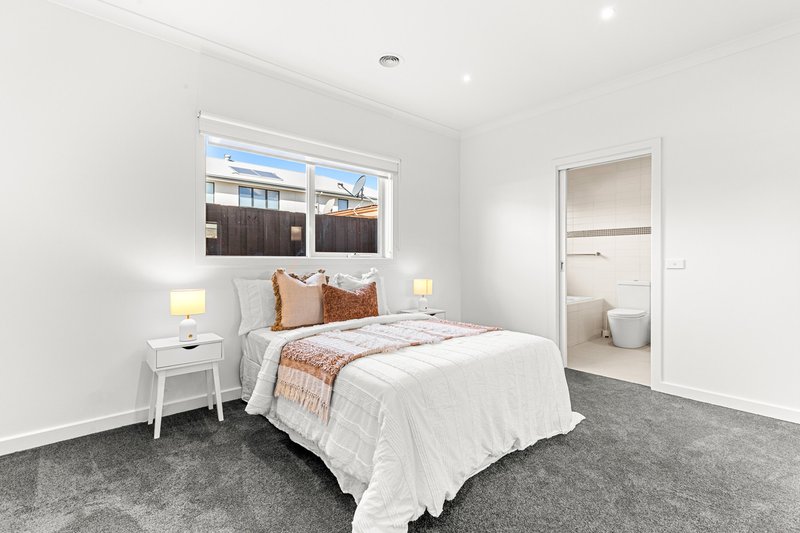 Photo - 3/18 Marigold Avenue, Altona North VIC 3025 - Image 6