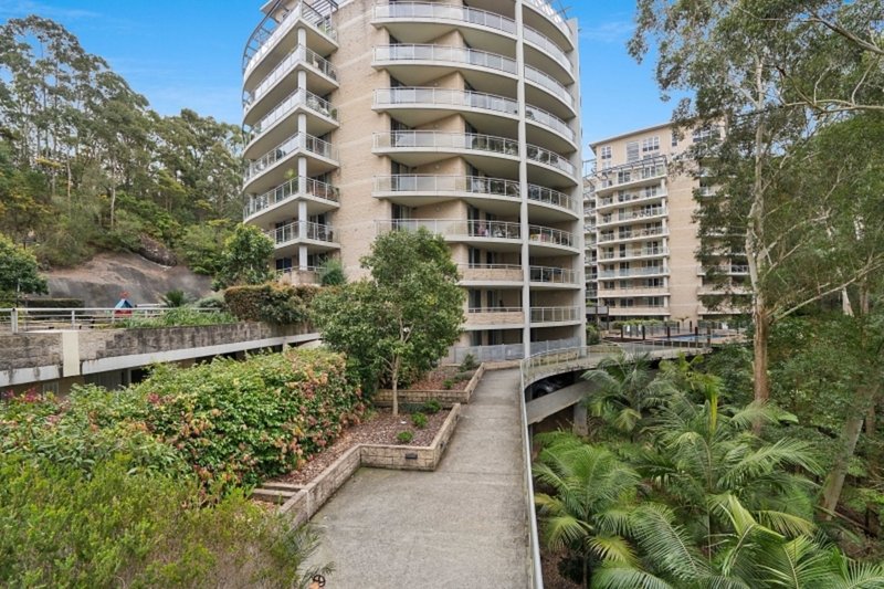 31/80 John Whiteway Drive, Gosford NSW 2250