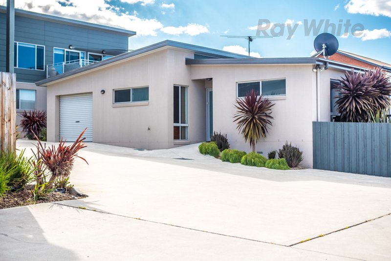 Photo - 3/184 Roslyn Avenue, Blackmans Bay TAS 7052 - Image 3