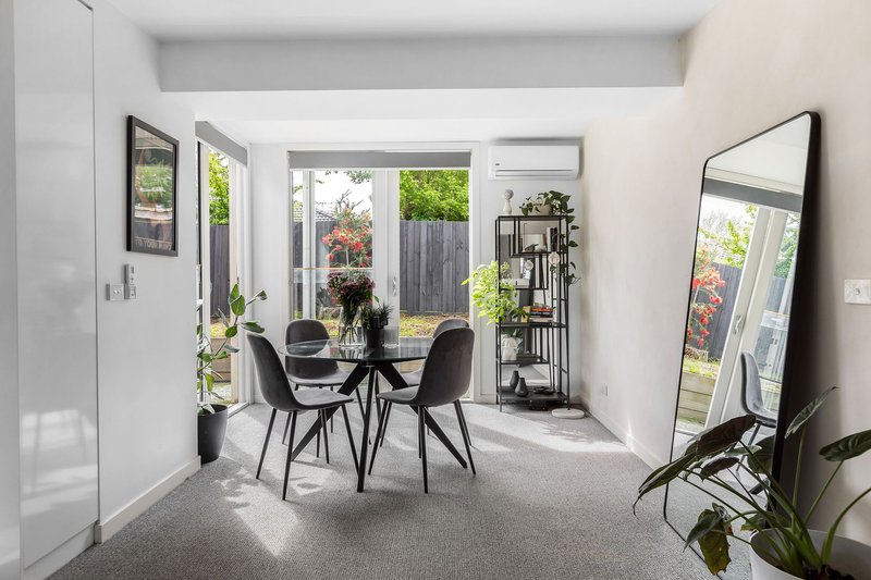 Photo - 3/187 Beach Street, Frankston VIC 3199 - Image 4