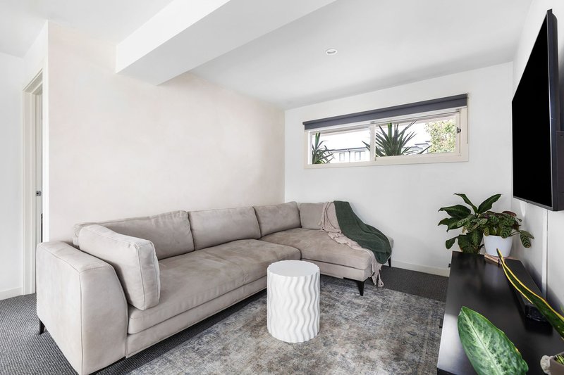 Photo - 3/187 Beach Street, Frankston VIC 3199 - Image 5