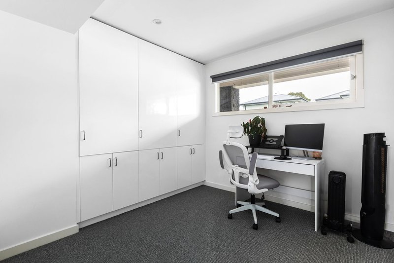 Photo - 3/187 Beach Street, Frankston VIC 3199 - Image 7