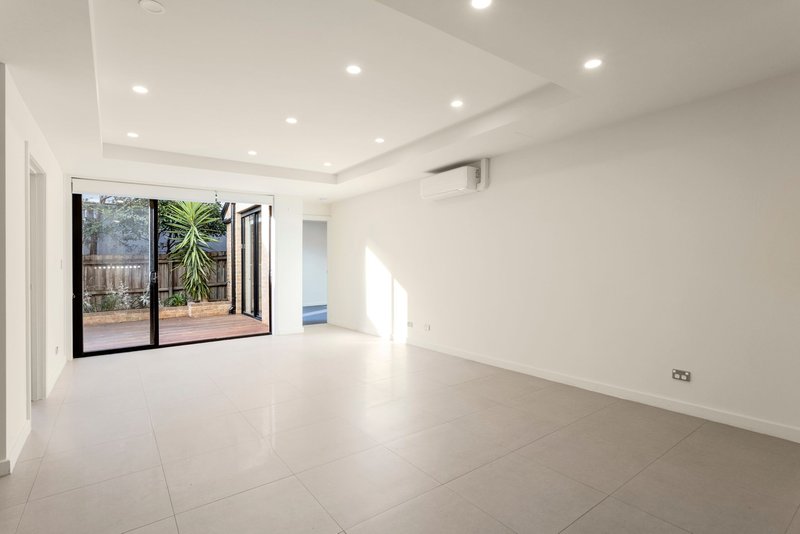 Photo - 3/19 Lillimur Road, Ormond VIC 3204 - Image 2