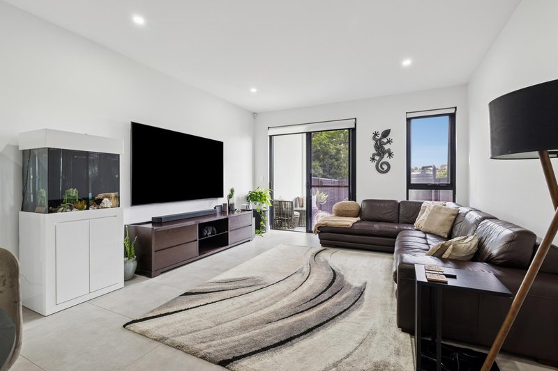 Photo - 3/19 Thompson Avenue, Moorebank NSW 2170 - Image 3