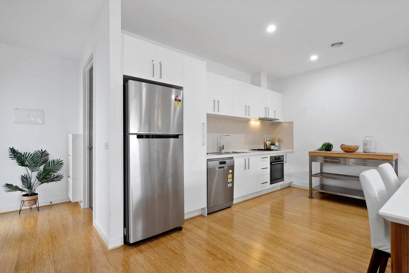 Photo - 3/19 Wordsworth Avenue, Clayton South VIC 3169 - Image 3