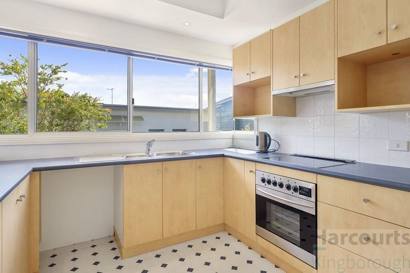 Photo - 3/190 Roslyn Avenue, Blackmans Bay TAS 7052 - Image 8