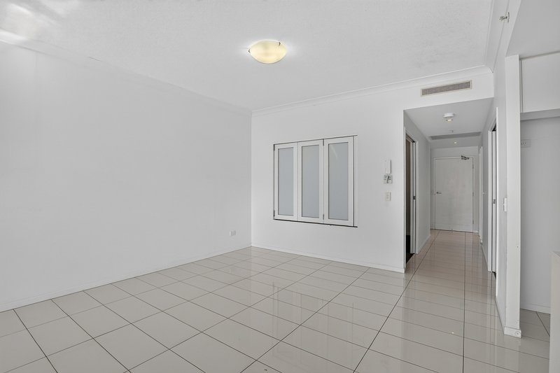 Photo - 319/19 Imperial Parade, Labrador QLD 4215 - Image 10
