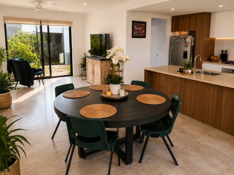 Photo - 3/192 Greenacre Drive, Arundel QLD 4214 - Image 2