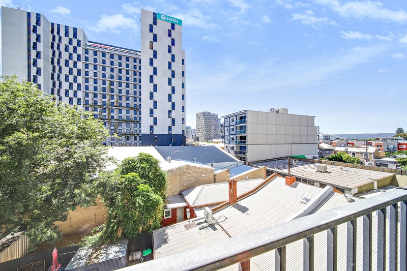 Photo - 319&605/304 Waymouth Street, Adelaide SA 5000 - Image 9