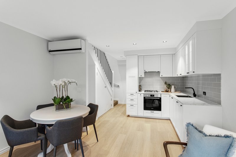 Photo - 3/1A Kokaribb Road, Carnegie VIC 3163 - Image 3