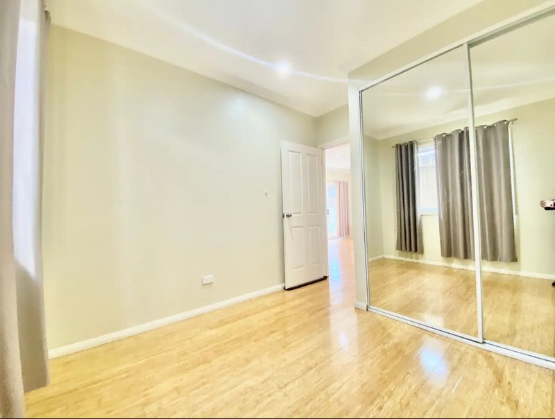 Photo - 31a Lorikeet Crescent, Green Valley NSW 2168 - Image 5