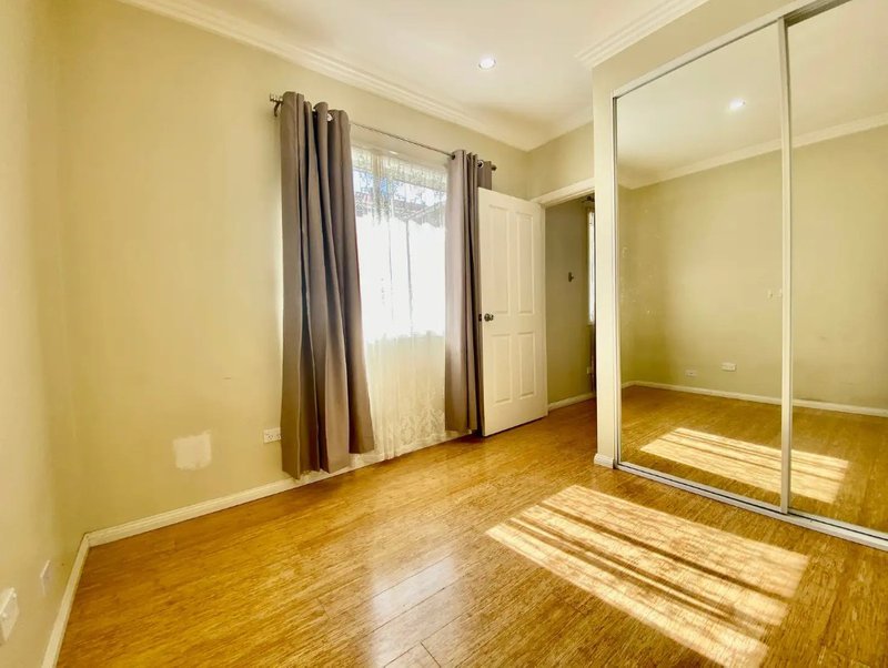 Photo - 31a Lorikeet Crescent, Green Valley NSW 2168 - Image 6