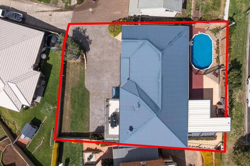 Photo - 31a Wybalena Ave , Koonawarra NSW 2530 - Image 2