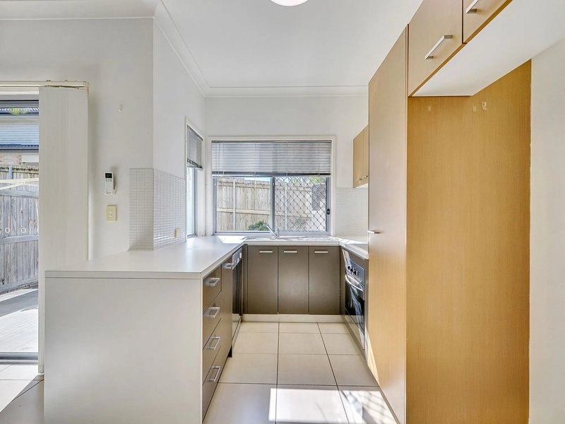 Photo - 3/2-10 Cascade Drive, Underwood QLD 4119 - Image 2