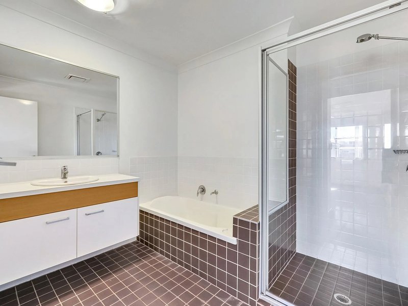 Photo - 3/2-10 Cascade Drive, Underwood QLD 4119 - Image 8