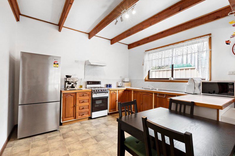 Photo - 32 & 32a Fulham Grove, Reservoir VIC 3073 - Image 5