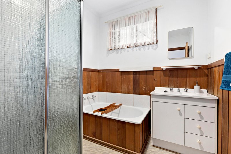 Photo - 32 & 32a Fulham Grove, Reservoir VIC 3073 - Image 9