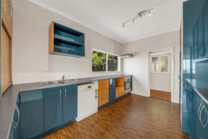 Photo - 32-34 Auckland Street, Gladstone Central QLD 4680 - Image 9