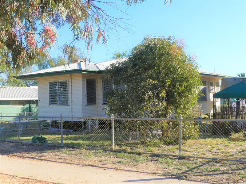 Photo - 32-34 Emma Street, Cunnamulla QLD 4490 - Image 2