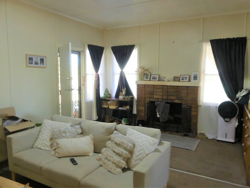 Photo - 32-34 Emma Street, Cunnamulla QLD 4490 - Image 4