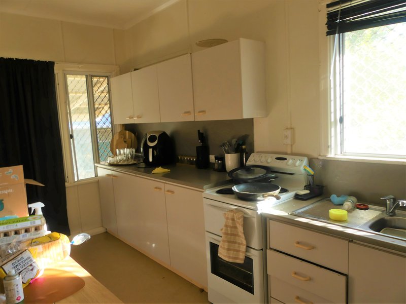 Photo - 32-34 Emma Street, Cunnamulla QLD 4490 - Image 5