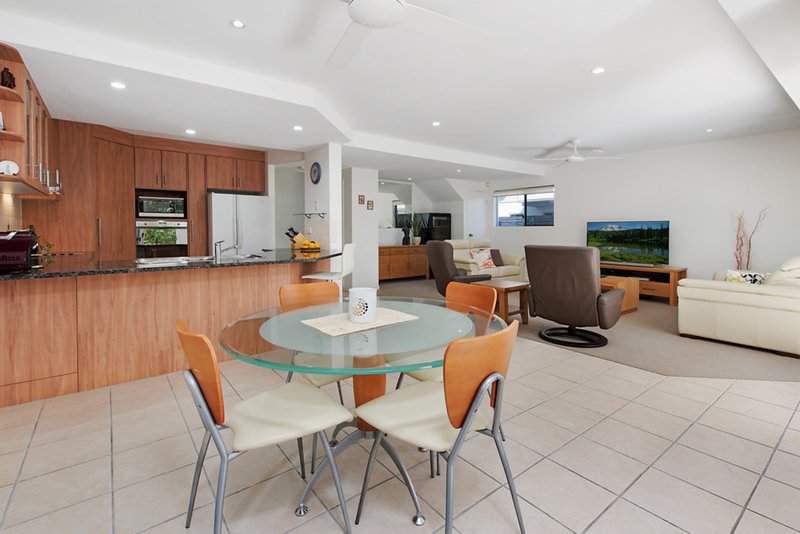 Photo - 3/2-4 Tranquil Place, Alexandra Headland QLD 4572 - Image 2