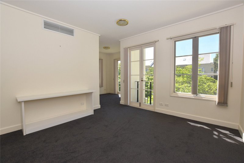 Photo - 3/2-6 Wellington Crescent, East Melbourne VIC 3002 - Image 2