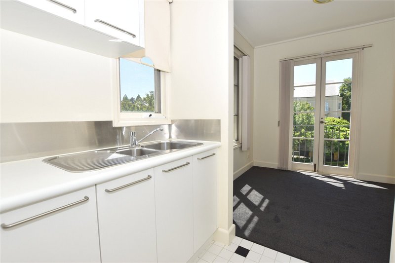 Photo - 3/2-6 Wellington Crescent, East Melbourne VIC 3002 - Image 4