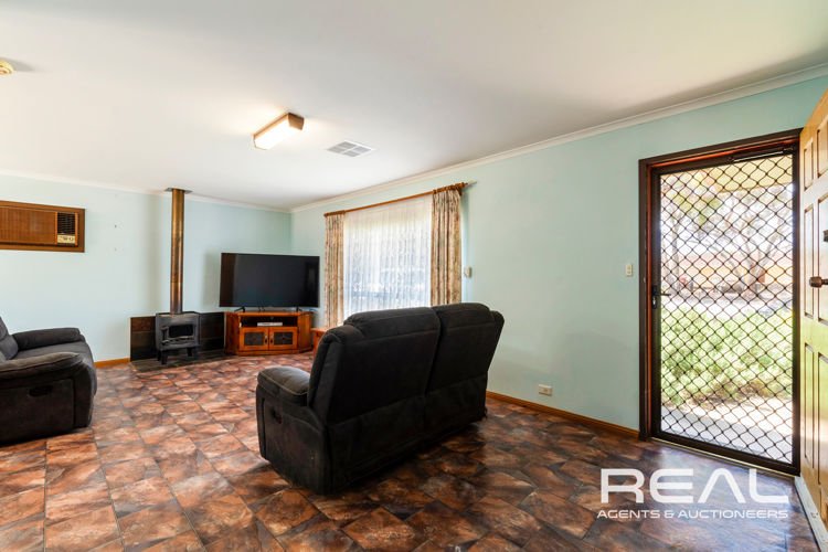 Photo - 32 Alabar Crescent, Globe Derby Park SA 5110 - Image 6