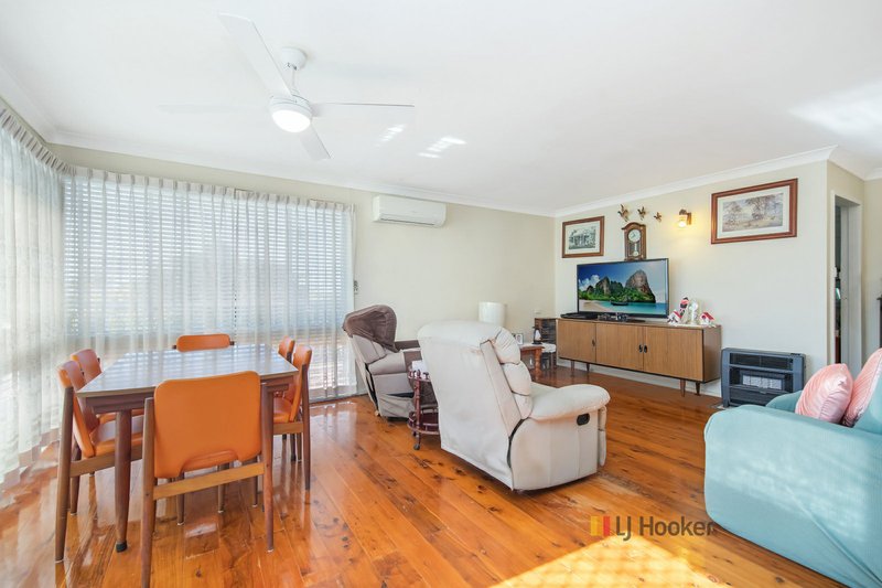 Photo - 32 Alan Avenue, Charmhaven NSW 2263 - Image 2