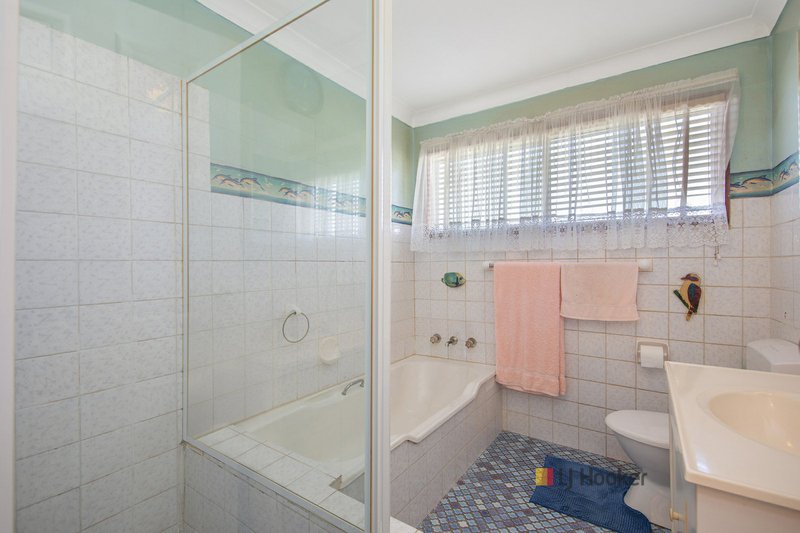 Photo - 32 Alan Avenue, Charmhaven NSW 2263 - Image 5