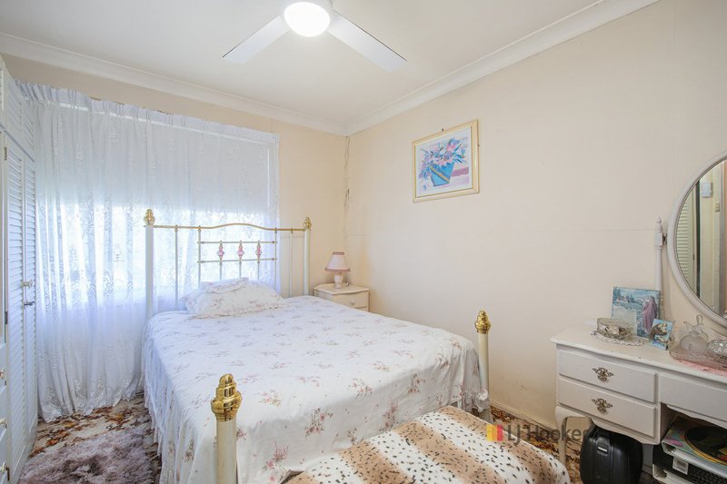 Photo - 32 Alan Avenue, Charmhaven NSW 2263 - Image 7