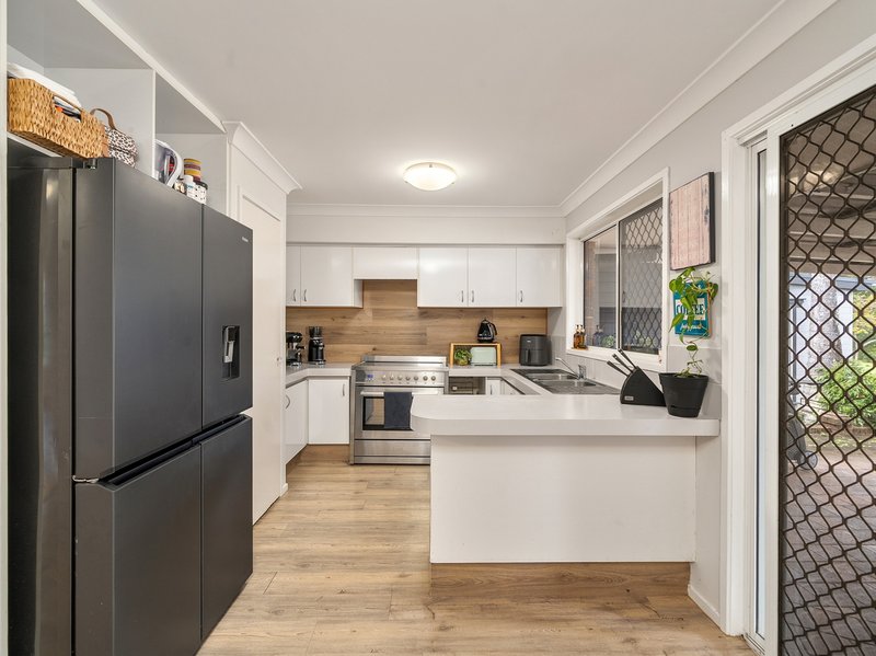 Photo - 32 Alexander Crescent, Morayfield QLD 4506 - Image 11