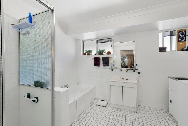 Photo - 32 Alinjarra Drive, Tugun QLD 4224 - Image 4