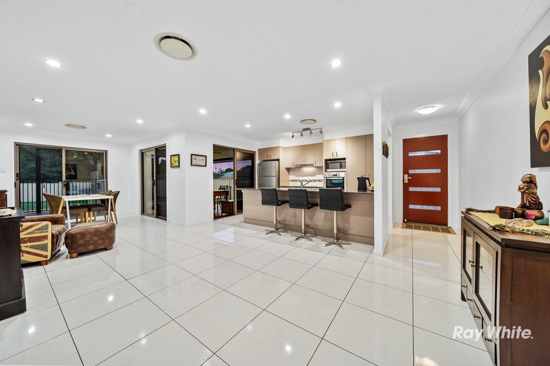 Photo - 32 Allamanda Drive, Daisy Hill QLD 4127 - Image 3