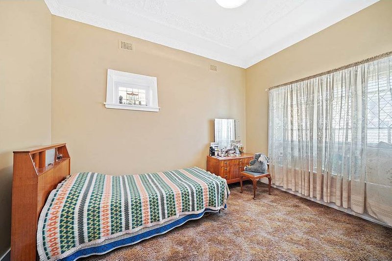 Photo - 32 Angelo Street, Burwood NSW 2134 - Image 4